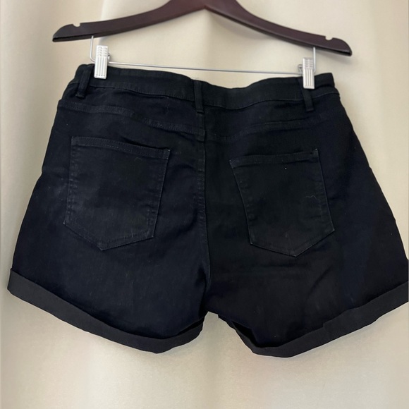 Serra Cuffed Black Denim Sorts size 12 - Picture 2 of 3